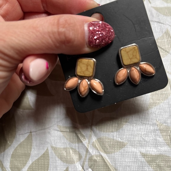 Earrings - Picture 1 of 1